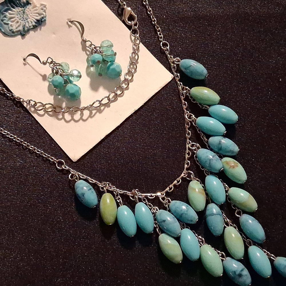 Elegant Turquoise Stone Jewelry Set  Earrings & Necklace 18 +3 In.